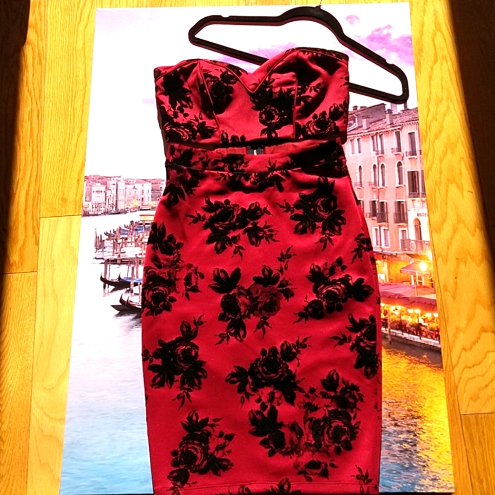 Burgundy Strapless Velvet Flowers Sexy Dress